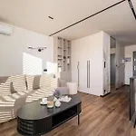 Air Conditioned With Mountain View, Parking And Balcony By Renters Apartment *