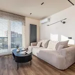 Air Conditioned With Mountain View, Parking And Balcony By Renters