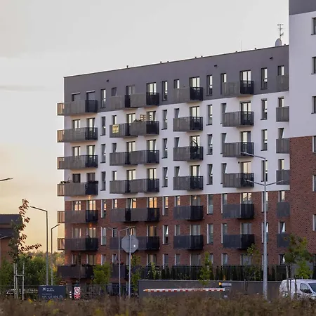 Air Conditioned With Mountain View, Parking And Balcony By Renters 아파트