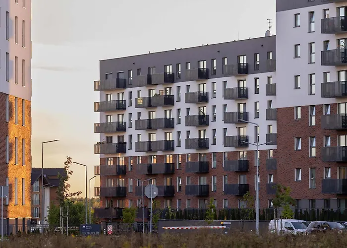 Air Conditioned With Mountain View, Parking And Balcony By Renters דירה