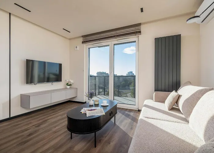 דירה Air Conditioned With Mountain View, Parking And Balcony By Renters *