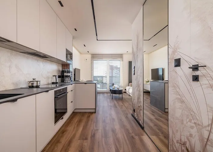 Air Conditioned With Mountain View, Parking And Balcony By Renters * טיצ'י