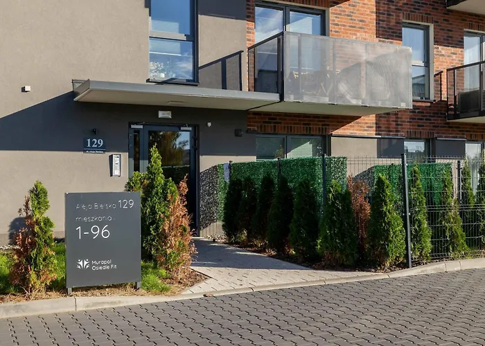 Air Conditioned With Mountain View, Parking And Balcony By Renters דירה